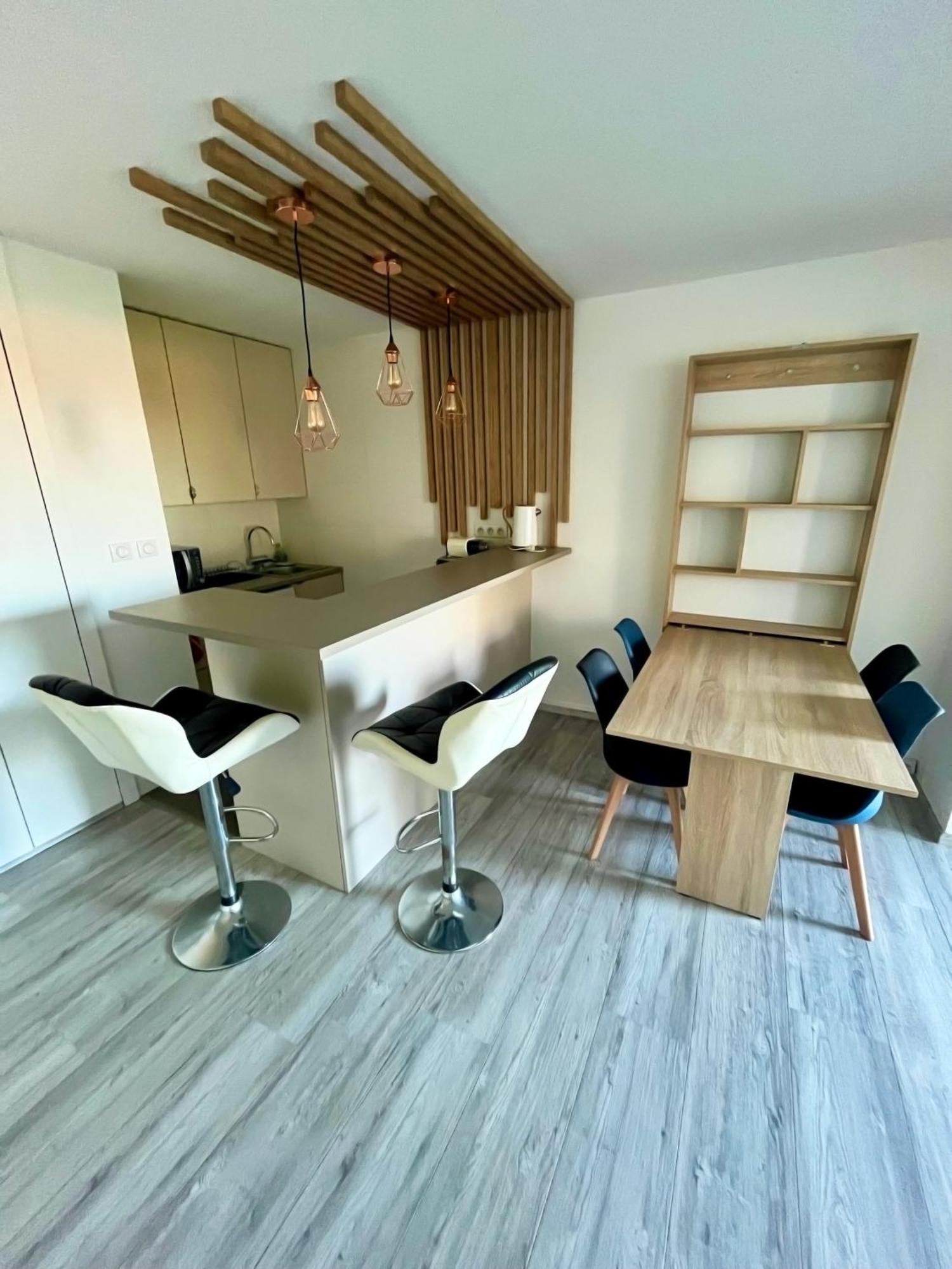 Apt Golfe Juan - 5Min Des Plages - Parking Privee - Piscine Rooftop Валлорис Экстерьер фото